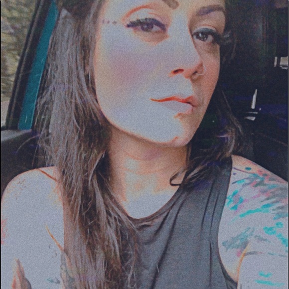 Meet your Posher, Jessica - Picture 3 of 5